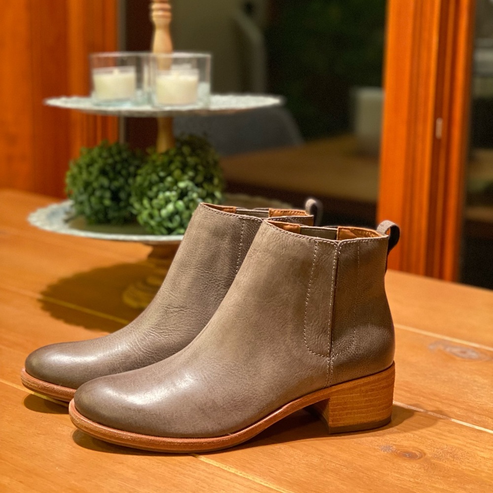 KORK-EASE Mindo Chelsea Bootie, Size 8.5, Grey Leather, Never Been Worn NWT
